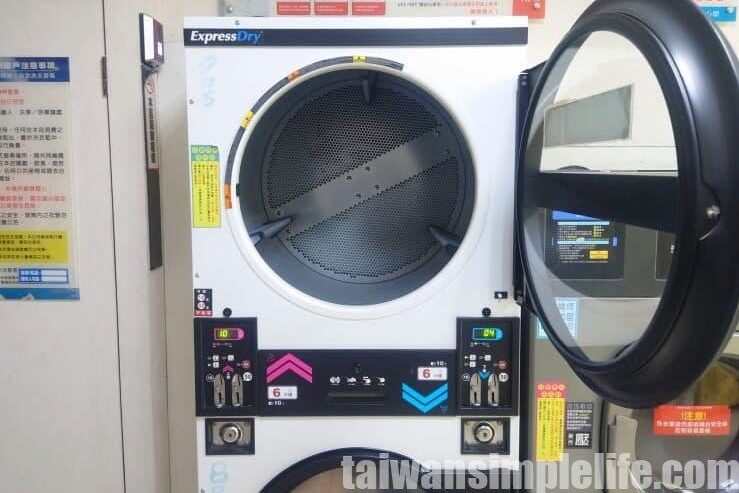 台湾のコインランドリーによくある乾燥機